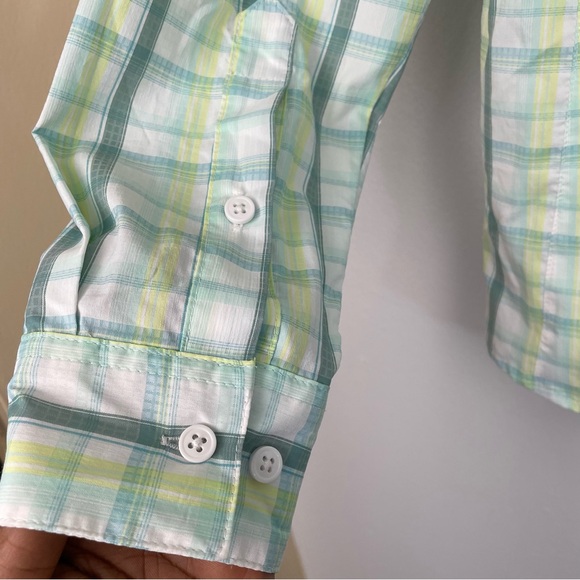 Columbia Women’s Long Sleeve Button Up Omni Shade Shirt - Picture 9 of 12